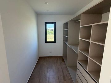 Casa en venta con 3 dormitorios y 3 baños | Área 1 | Barrio San Sebastián | Edificada en una Planta