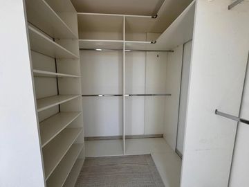Casa en venta en rotonda con vista a la laguna | Área 11, San Sebastián, Loma Verde, Zelaya, Escobar