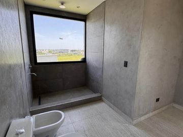 Casa en venta en rotonda con vista a la laguna | Área 11, San Sebastián, Loma Verde, Zelaya, Escobar