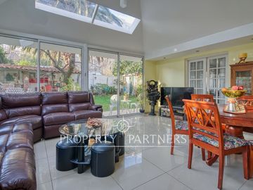 Venta casa familiar con amplio terreno en Ñuñoa