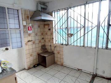 CASA COMERCIAL 130M2 3P 2B 2E CALLE COCHRANE