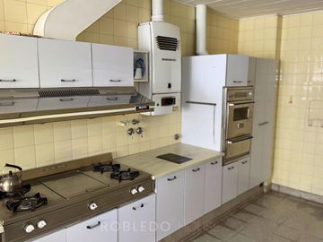 Casa en Venta de 7 ambientes con oficina independiente – Zona Centro, Salta Capital