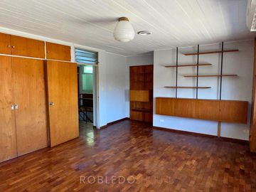Casa en Venta de 7 ambientes con oficina independiente – Zona Centro, Salta Capital