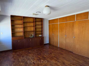 Casa en Venta de 7 ambientes con oficina independiente – Zona Centro, Salta Capital