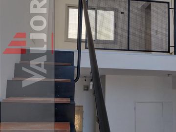 Departamento en  duplex 2 ambientes con balcón y cochera fija cubierta