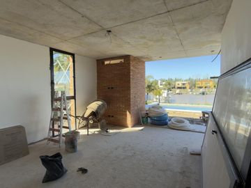 CASA A ESTRENAR CON SALIDA DIRECTA AL RÍO LUJÁN | BARRIO NÁUTICO SAN JUAN – VILLANUEVA