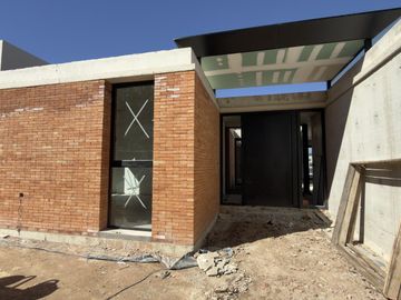 CASA A ESTRENAR CON SALIDA DIRECTA AL RÍO LUJÁN | BARRIO NÁUTICO SAN JUAN – VILLANUEVA