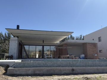CASA A ESTRENAR CON SALIDA DIRECTA AL RÍO LUJÁN | BARRIO NÁUTICO SAN JUAN – VILLANUEVA