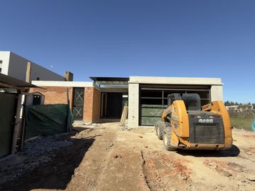 CASA A ESTRENAR CON SALIDA DIRECTA AL RÍO LUJÁN | BARRIO NÁUTICO SAN JUAN – VILLANUEVA