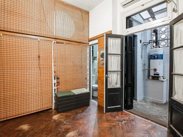 PH 2 Ambientes en Venta. Flores Norte. No paga Expensas. Ideal primera vivienda o inversión.