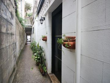 PH 2 Ambientes en Venta. Flores Norte. No paga Expensas. Ideal primera vivienda o inversión.