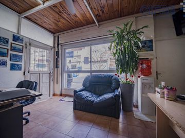 Local en lote propio 591m2 cubiertos en Villa Pueyrredon 8,70 x 50