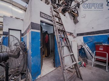 Local en lote propio 591m2 cubiertos en Villa Pueyrredon 8,70 x 50