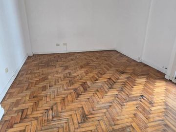 MONOAMBIENTE O DEPARTAMENTO DE 1 AMBIENTE CON BALCON FRANCES EN ALQUILER. VICENTE LOPEZ