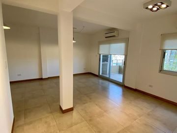 Exc. Depto. 3 Amb. con Cochera, Balcón Aterrazado y Parrilla