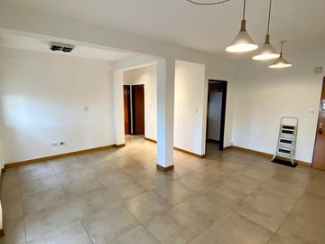Exc. Depto. 3 Amb. con Cochera, Balcón Aterrazado y Parrilla