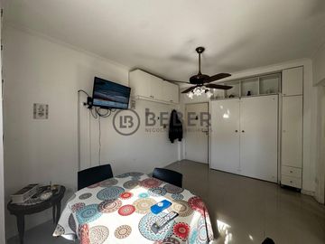 En venta ambiente al frente, Plaza Mitre