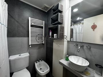 En venta ambiente al frente, Plaza Mitre
