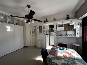 En venta ambiente al frente, Plaza Mitre