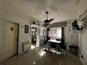 En venta ambiente al frente, Plaza Mitre
