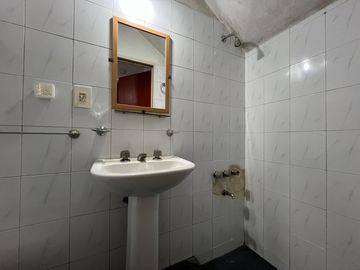 Departamento PH de dos ambientes en Alquiler en Wilde cochera