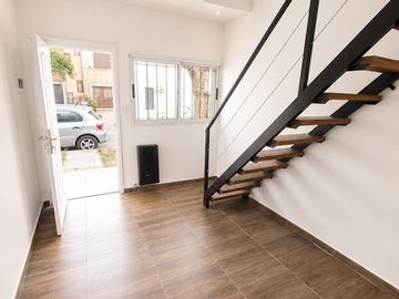 VENTA PH 3 AMBIENTES EN DUPLEX A LA CALLE CON ENTRADA INDEPENDIENTE