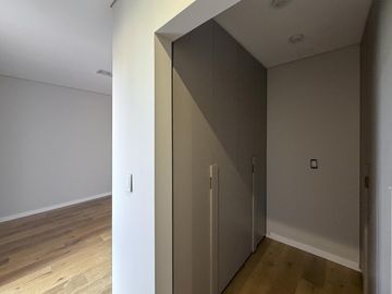 Casa de pasillo de 3 dormitorios con radiadores y quincho en zona rio
