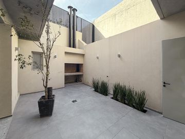 Casa de pasillo de 3 dormitorios con radiadores y quincho en zona rio