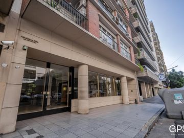PISO ALTO con balcón en impecable estado - edificio de Categoria sobre Av. Callao - AMOBLADO