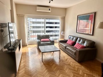 PISO ALTO con balcón en impecable estado - edificio de Categoria sobre Av. Callao - AMOBLADO