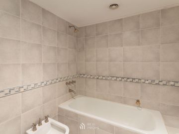 Departamento 3 Ambientes Amoblado con Doble Balcón y Cochera en Alquiler en Río Plaza Puerto Madero