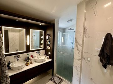 INCREIBLE RESIDENCIA DENTRO DE EXCLUSIVO COTO EN LOMAS DEL VALLE GUADALAJARA
