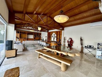 INCREIBLE RESIDENCIA DENTRO DE EXCLUSIVO COTO EN LOMAS DEL VALLE GUADALAJARA