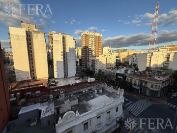 Venta piso 3 ambientes con balcón en Flores