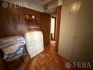 Venta piso 3 ambientes con balcón en Flores