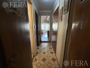 Venta piso 3 ambientes con balcón en Flores
