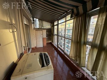 Venta piso 3 ambientes con balcón en Flores