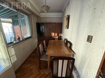 Venta piso 3 ambientes con balcón en Flores