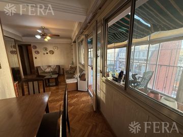 Venta piso 3 ambientes con balcón en Flores