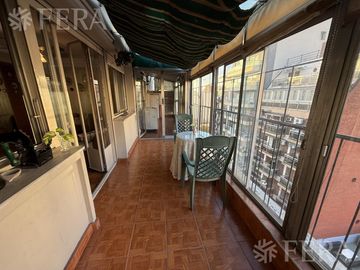 Venta piso 3 ambientes con balcón en Flores