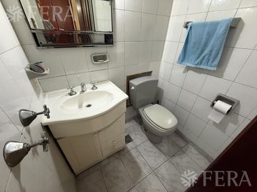 Venta piso 3 ambientes con balcón en Flores