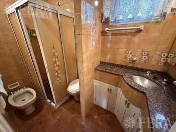 Venta piso 3 ambientes con balcón en Flores