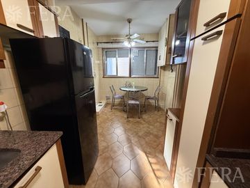 Venta piso 3 ambientes con balcón en Flores