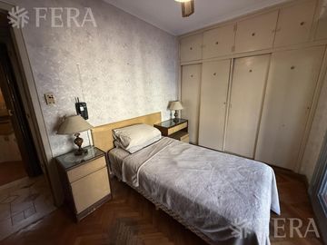 Venta piso 3 ambientes con balcón en Flores