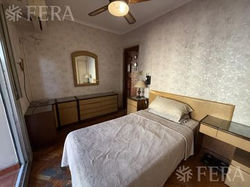 Venta piso 3 ambientes con balcón en Flores