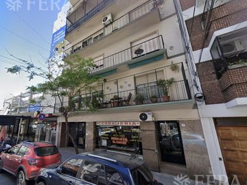 Venta piso 3 ambientes con balcón en Flores