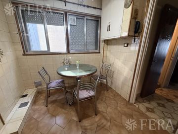 Venta piso 3 ambientes con balcón en Flores