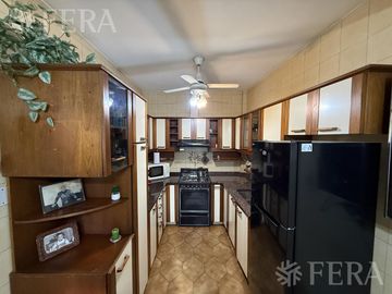 Venta piso 3 ambientes con balcón en Flores
