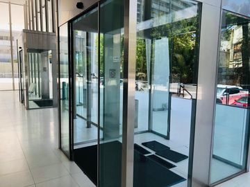 Alquiler Oficina 70Mts2 Totales con cochera en Regatta Oficinas - Alberdi 431 - Olivos