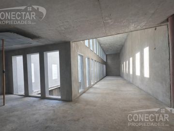 Local 190 m2 - apto todo Rubro  - doble altura - cuadra clínica Zabala